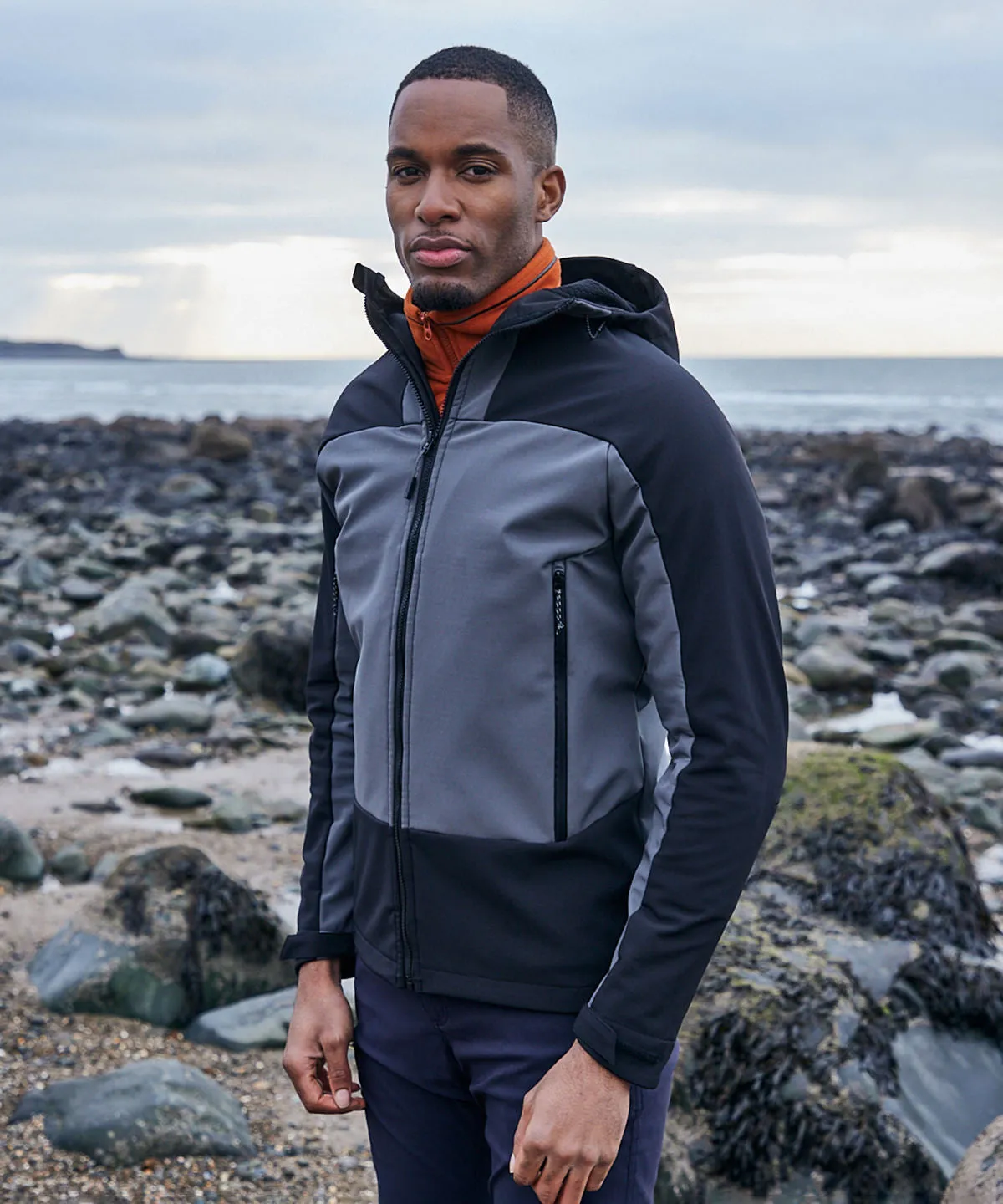 Black - Expert active hooded softshell